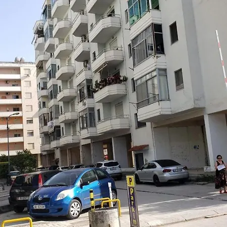 Small At Seaside فلورا